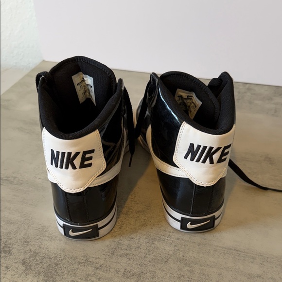 Nike Women's Black and White Sneakers - Picture 2 of 2